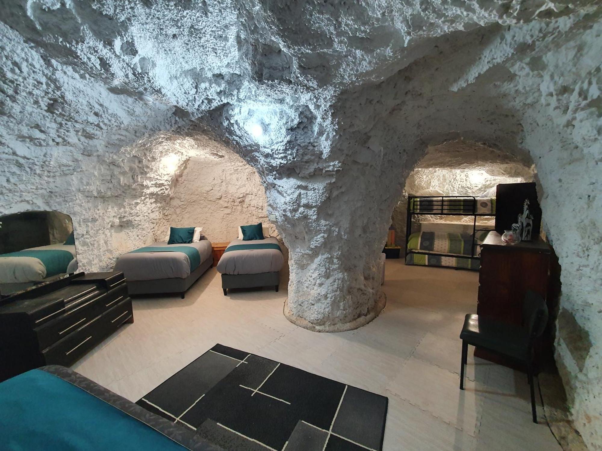Fossickers Den Dugout Accommodation White Cliffs ภายนอก รูปภาพ